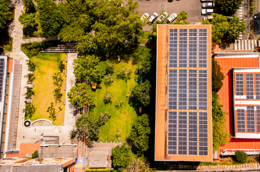 paneles solares en la UDA